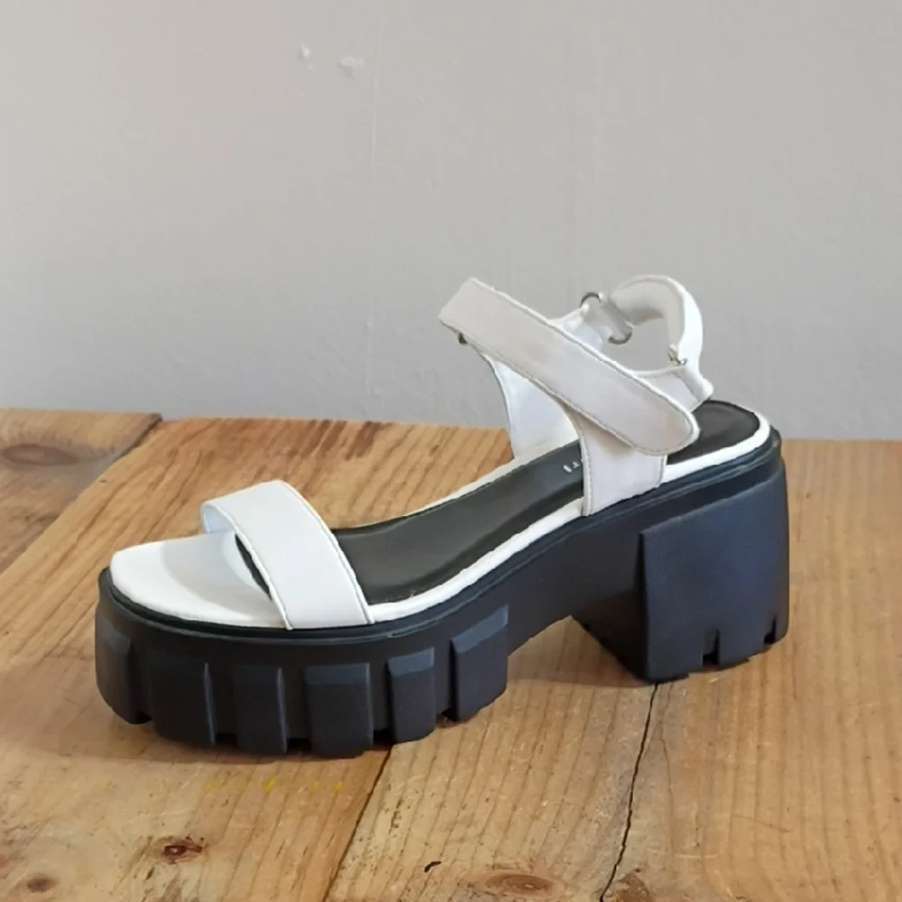 Madden Girl Grandy Black & White Platform Ankle Wrap Sandals Size 9.5